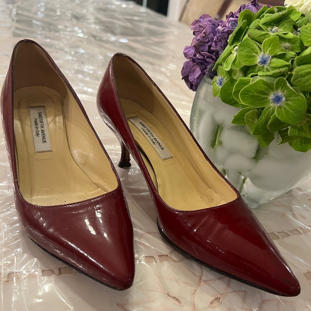 Saks Fifth Avenue ~ Elegant Burgundy Patent Leather  Kitten Heels - size 6.5